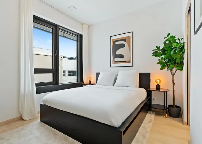 Elegant 2br With Balcony In Haute Center شقة