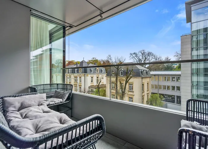 Elegant 2br With Balcony In Haute Center شقة *