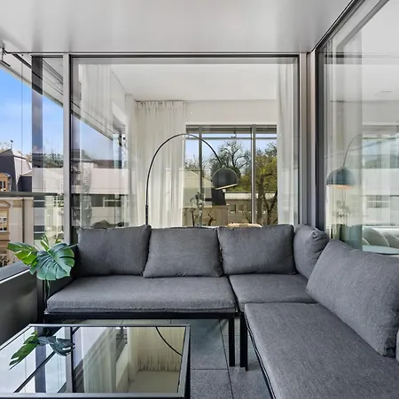 Elegant 2br With Balcony In Haute Center