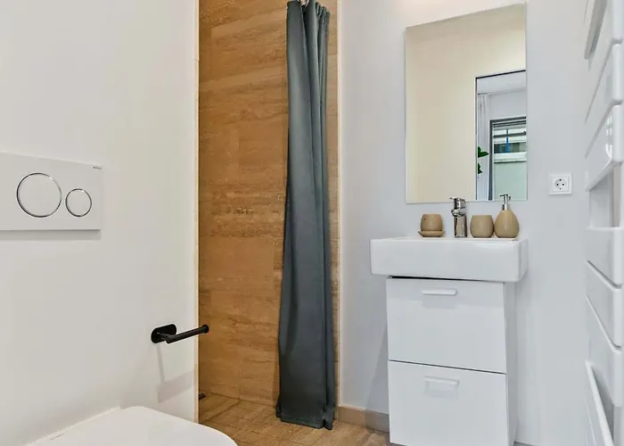 Elegant 2br With Balcony In Haute Center Apartament