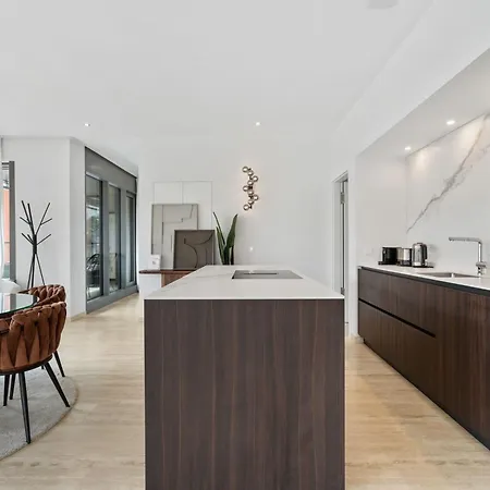 Elegant 2br With Balcony In Heart Of Apartamento Luxemburgo