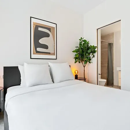 Elegant 2br With Balcony In Heart Of Apartamento Luxemburgo