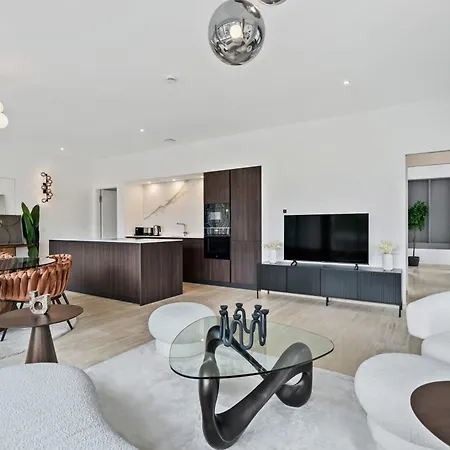 Elegant 2br With Balcony In Heart Of Apartamento *
