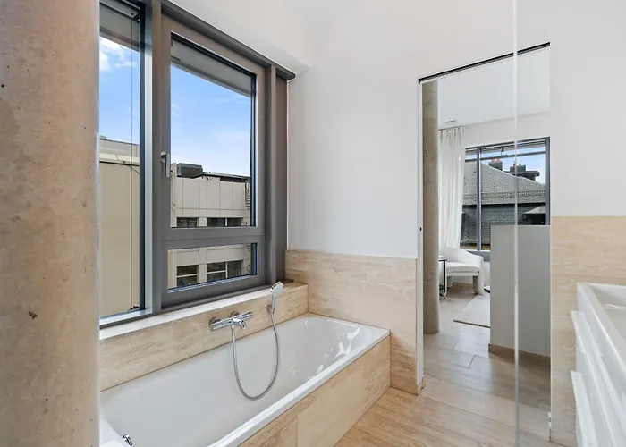 Elegant 2br With Balcony In Haute Center Apartment *