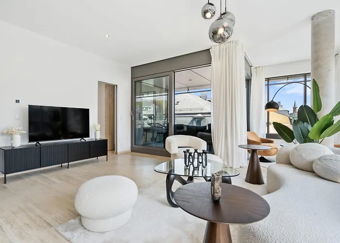 Apartment Elegant 2br With Balcony In Haute Center